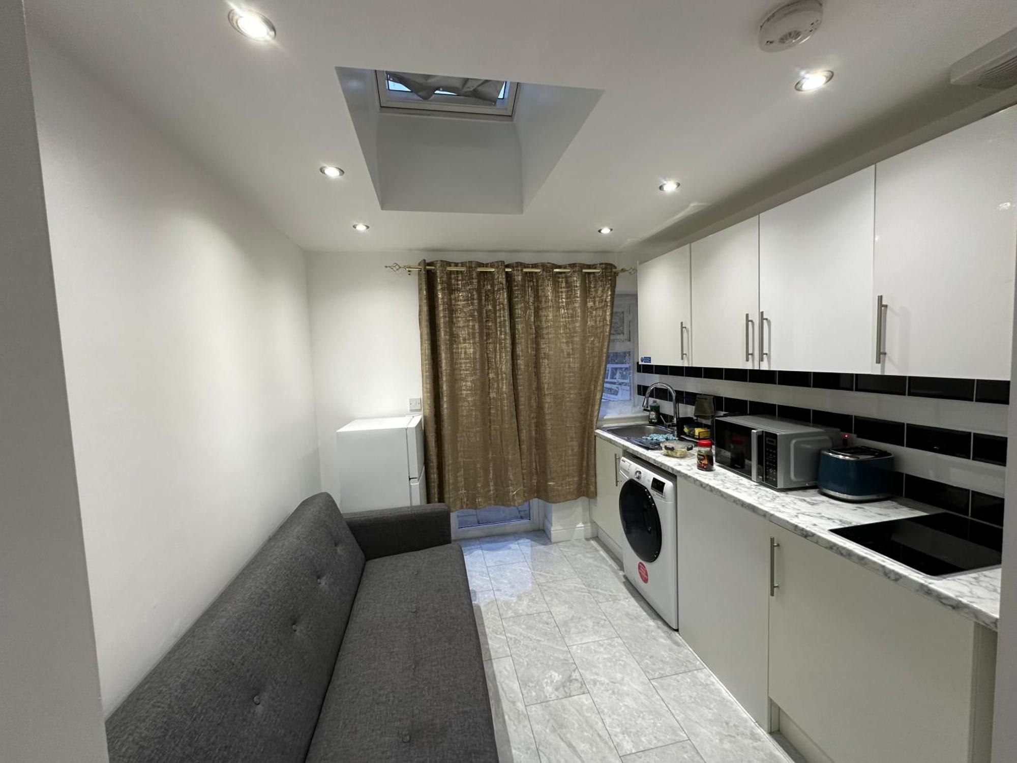 4Th Studio Flat With Private Own Bathroom A London Luxury Family Home Setup And Furnished With Double Bed Plus A Double Futon-Sofa Bed A Single Futon Bed A Baby Cot And Garden And Free Parking Exterior foto
