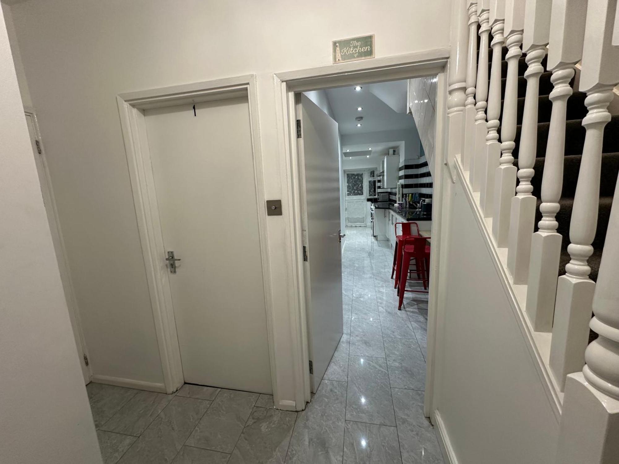 4Th Studio Flat With Private Own Bathroom A London Luxury Family Home Setup And Furnished With Double Bed Plus A Double Futon-Sofa Bed A Single Futon Bed A Baby Cot And Garden And Free Parking Exterior foto