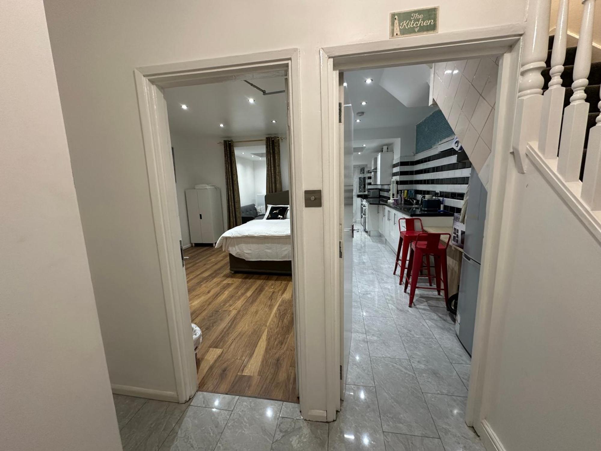 4Th Studio Flat With Private Own Bathroom A London Luxury Family Home Setup And Furnished With Double Bed Plus A Double Futon-Sofa Bed A Single Futon Bed A Baby Cot And Garden And Free Parking Exterior foto