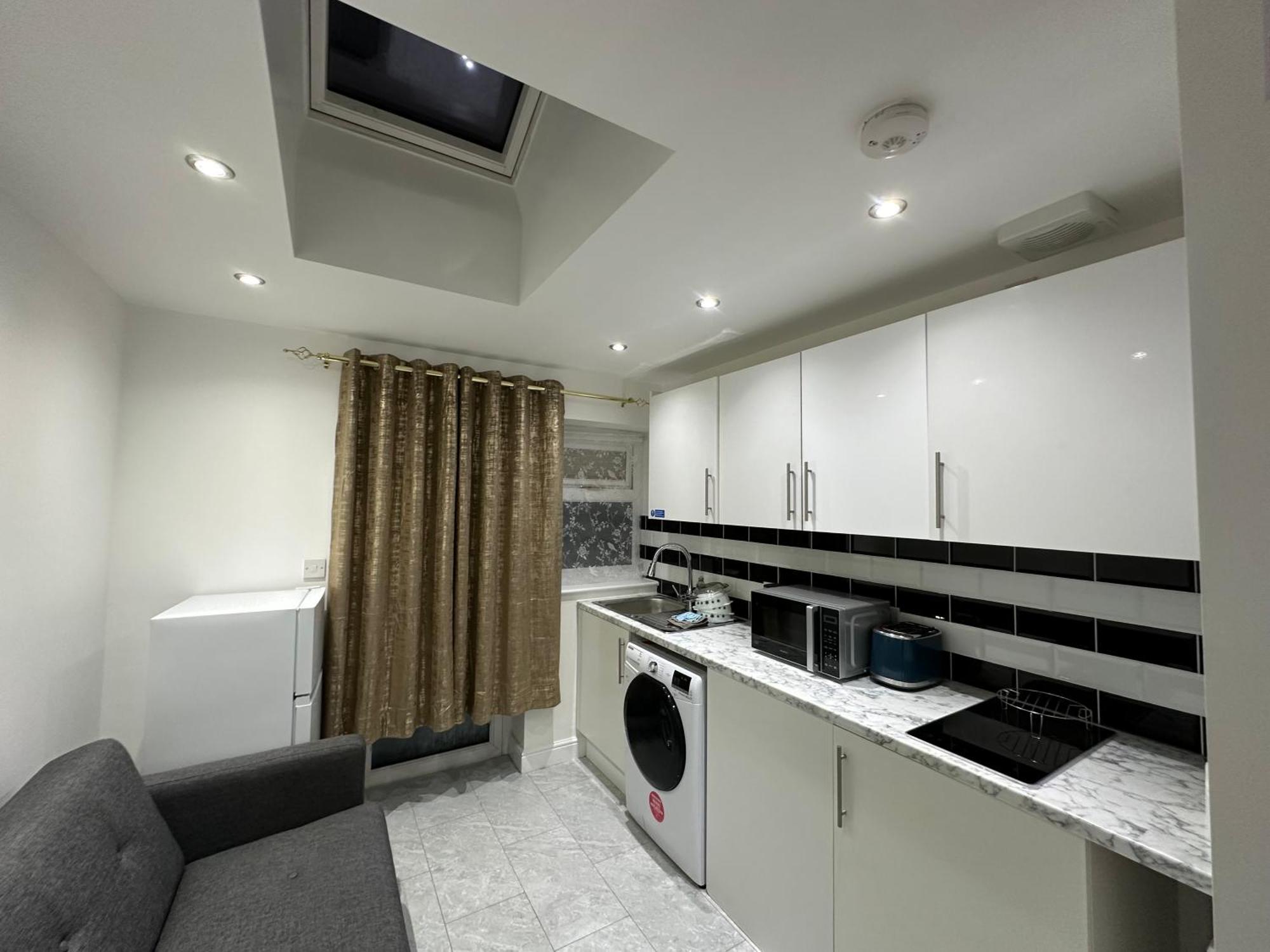 4Th Studio Flat With Private Own Bathroom A London Luxury Family Home Setup And Furnished With Double Bed Plus A Double Futon-Sofa Bed A Single Futon Bed A Baby Cot And Garden And Free Parking Exterior foto