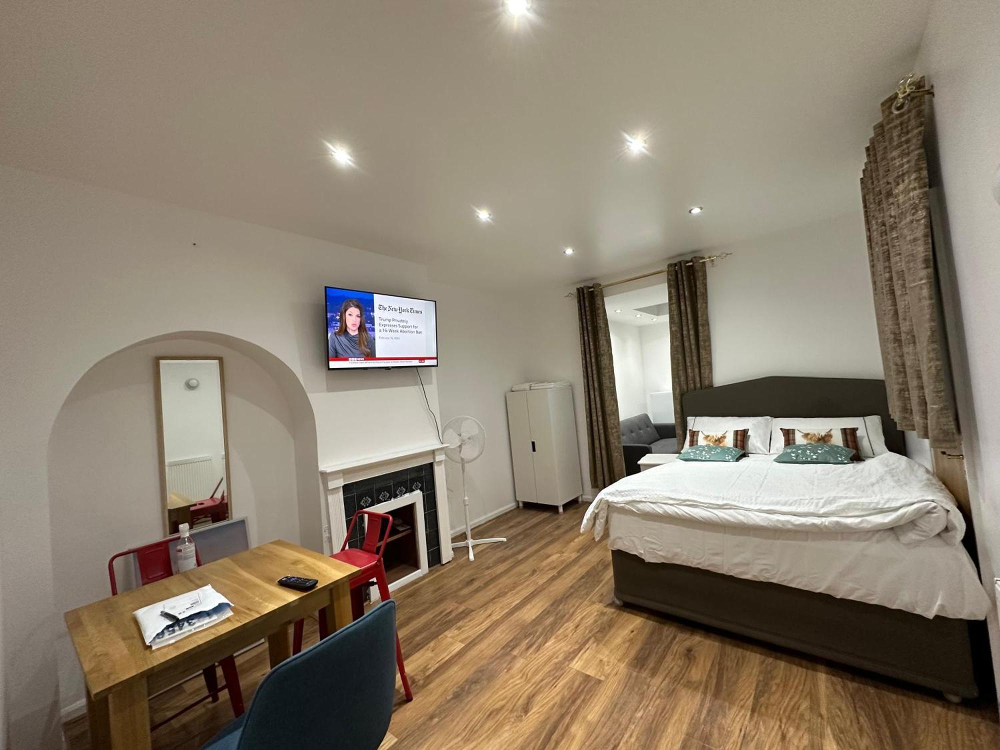4Th Studio Flat With Private Own Bathroom A London Luxury Family Home Setup And Furnished With Double Bed Plus A Double Futon-Sofa Bed A Single Futon Bed A Baby Cot And Garden And Free Parking Exterior foto