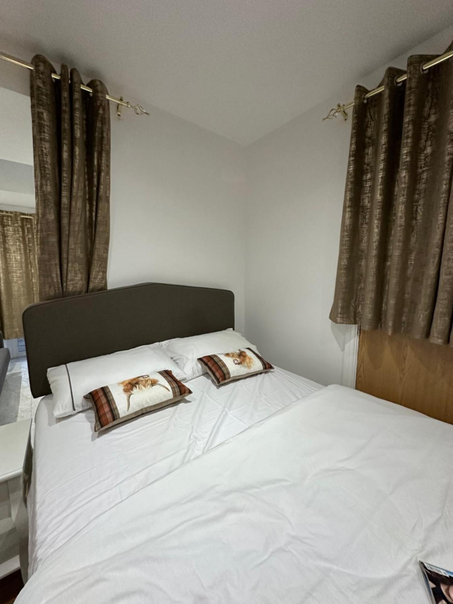 4Th Studio Flat With Private Own Bathroom A London Luxury Family Home Setup And Furnished With Double Bed Plus A Double Futon-Sofa Bed A Single Futon Bed A Baby Cot And Garden And Free Parking Exterior foto