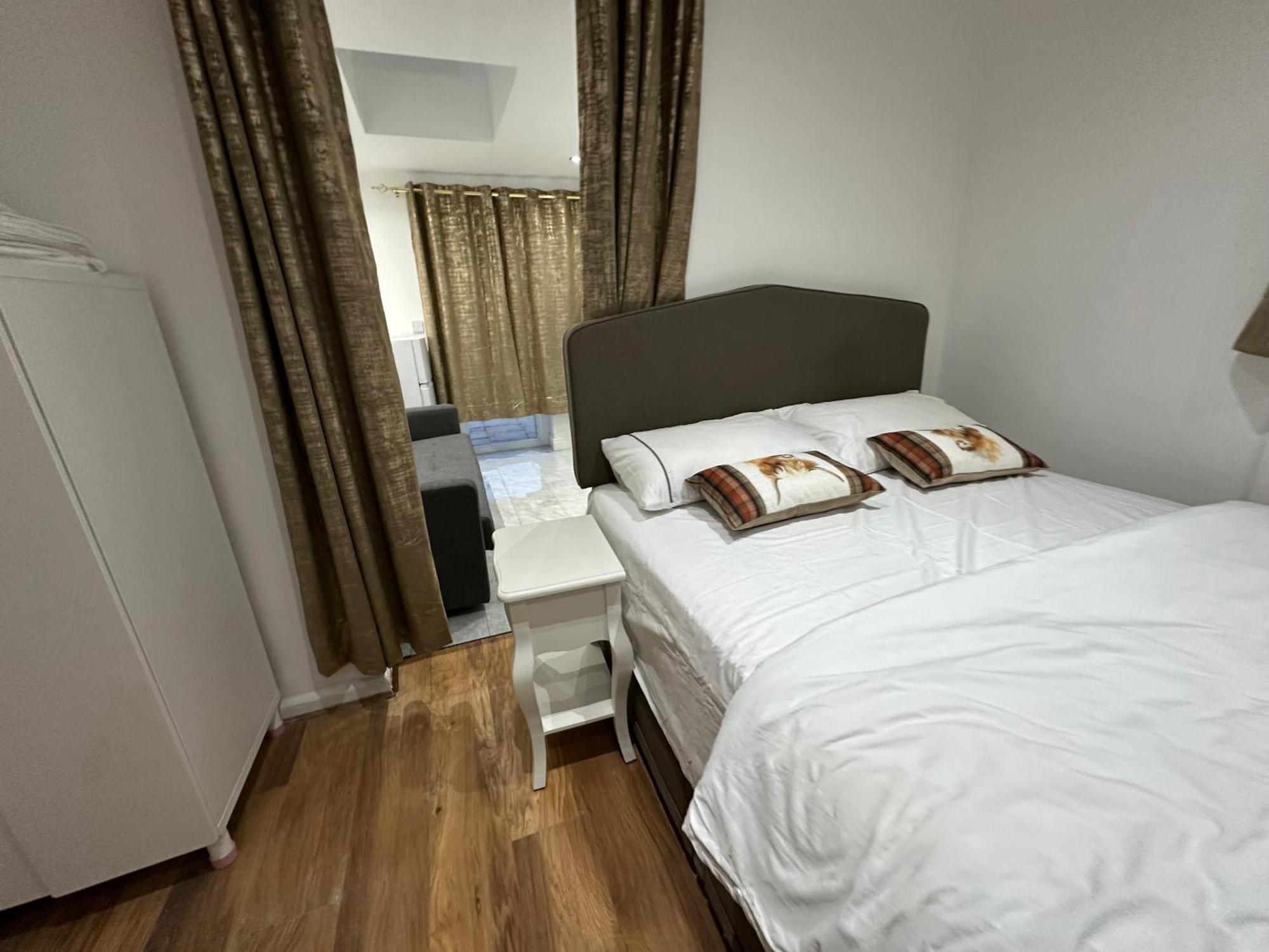4Th Studio Flat With Private Own Bathroom A London Luxury Family Home Setup And Furnished With Double Bed Plus A Double Futon-Sofa Bed A Single Futon Bed A Baby Cot And Garden And Free Parking Exterior foto
