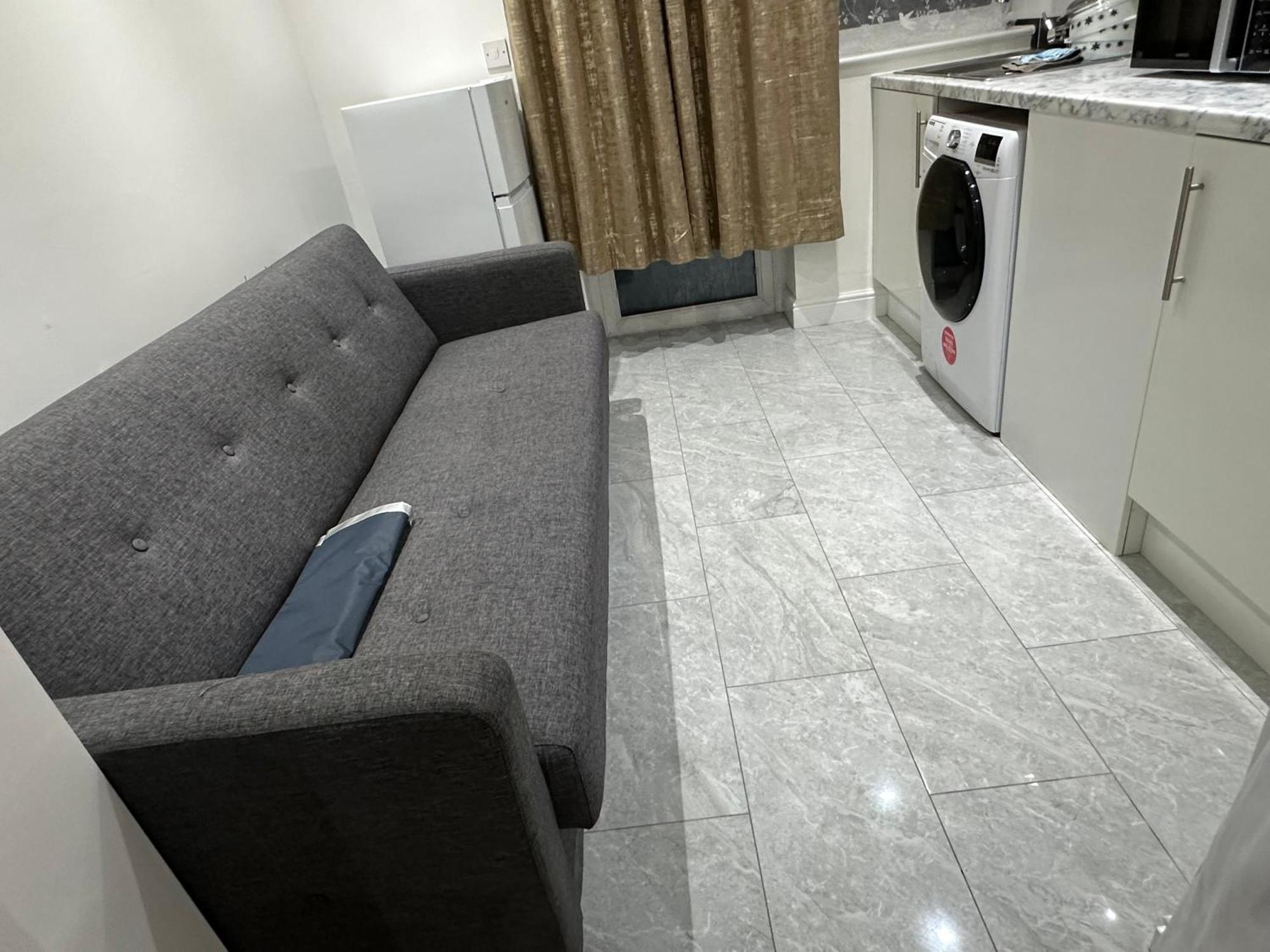 4Th Studio Flat With Private Own Bathroom A London Luxury Family Home Setup And Furnished With Double Bed Plus A Double Futon-Sofa Bed A Single Futon Bed A Baby Cot And Garden And Free Parking Exterior foto