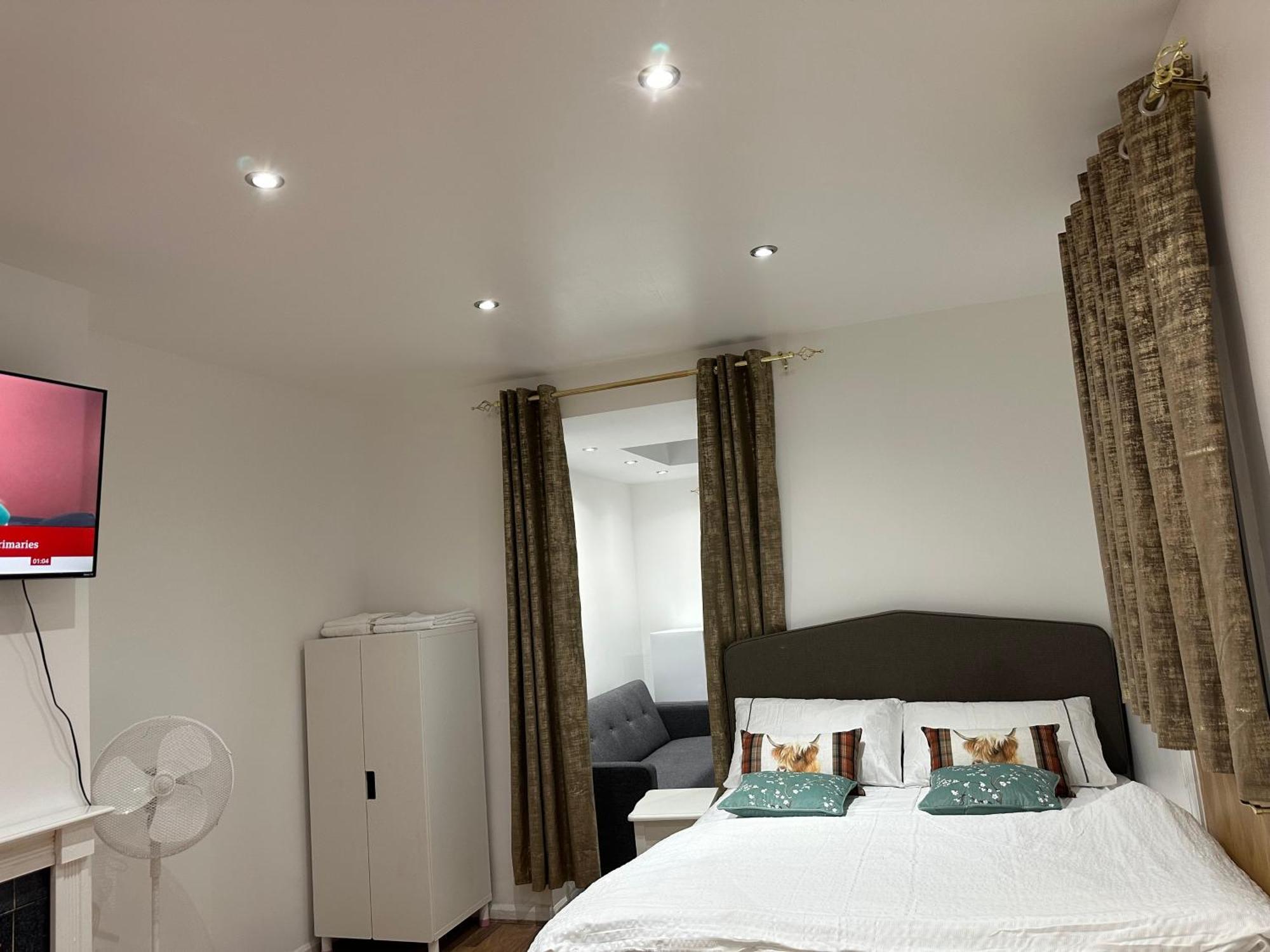 4Th Studio Flat With Private Own Bathroom A London Luxury Family Home Setup And Furnished With Double Bed Plus A Double Futon-Sofa Bed A Single Futon Bed A Baby Cot And Garden And Free Parking Exterior foto