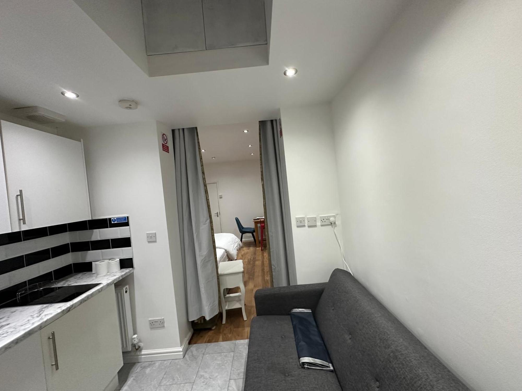 4Th Studio Flat With Private Own Bathroom A London Luxury Family Home Setup And Furnished With Double Bed Plus A Double Futon-Sofa Bed A Single Futon Bed A Baby Cot And Garden And Free Parking Exterior foto