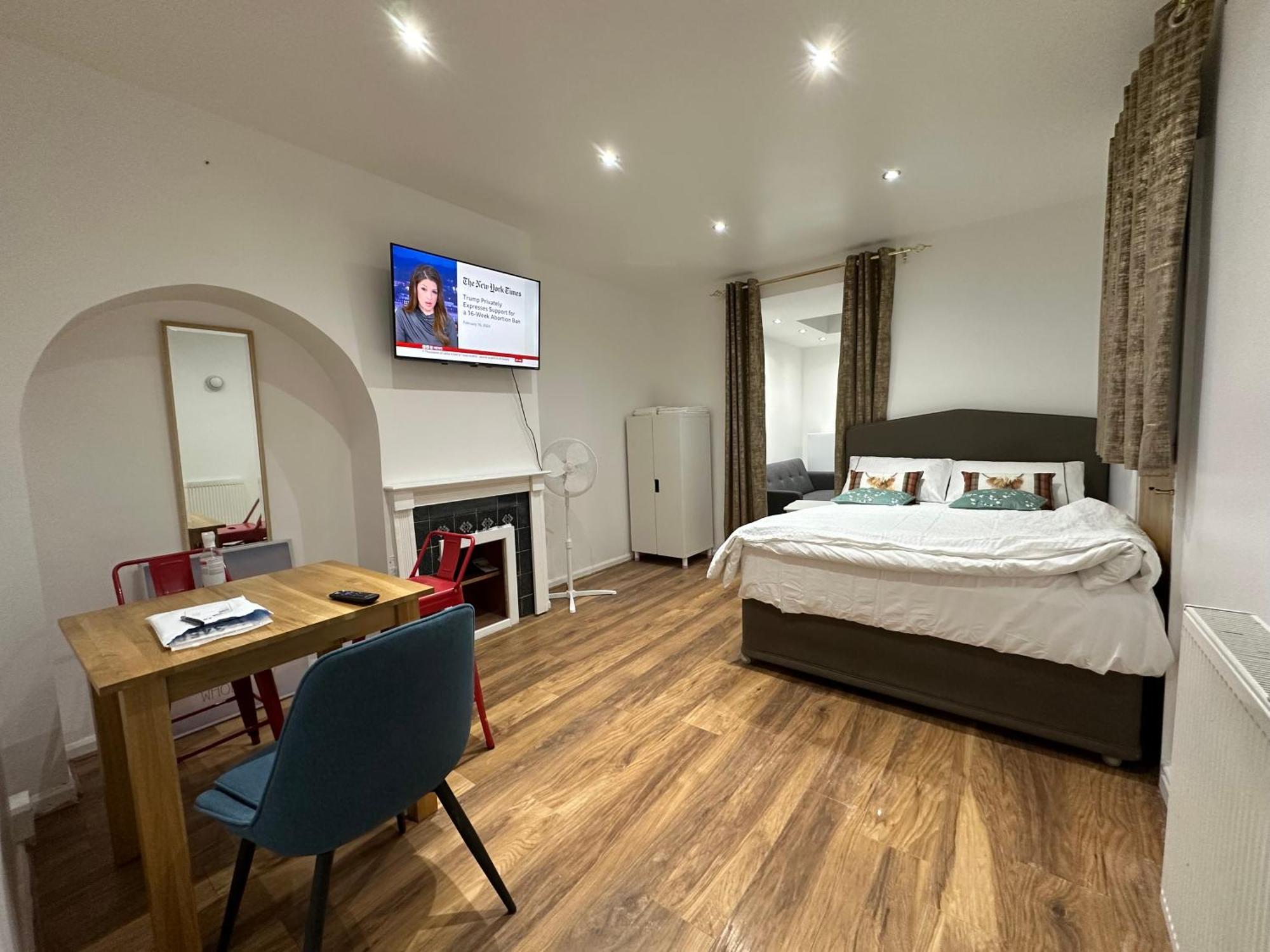 4Th Studio Flat With Private Own Bathroom A London Luxury Family Home Setup And Furnished With Double Bed Plus A Double Futon-Sofa Bed A Single Futon Bed A Baby Cot And Garden And Free Parking Exterior foto
