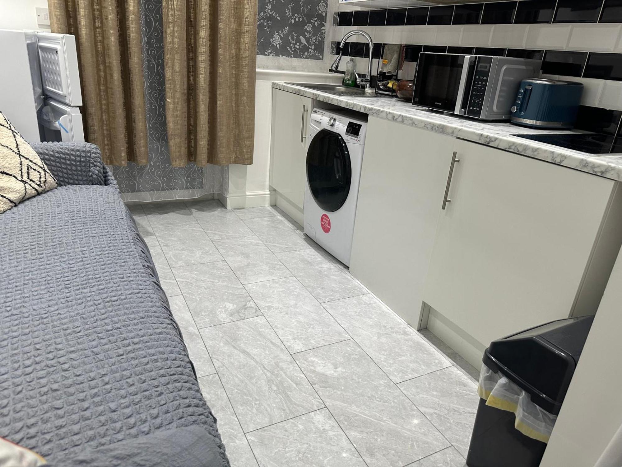 4Th Studio Flat With Private Own Bathroom A London Luxury Family Home Setup And Furnished With Double Bed Plus A Double Futon-Sofa Bed A Single Futon Bed A Baby Cot And Garden And Free Parking Exterior foto